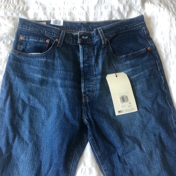 NWT Levi’s 501 Cropped Jeans in Charleston - Picture 2 of 3